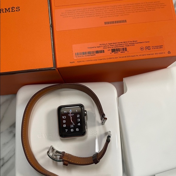 HERMES APPLE WATCH , WITH 38mm FAUVE BERENIA HANDMADE LEATHER DOUBLE TOUR BAND - Picture 7 of 16